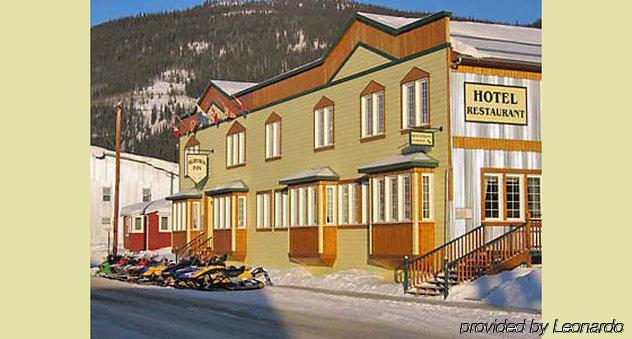 Aurora Inn Dawson City Exteriör bild