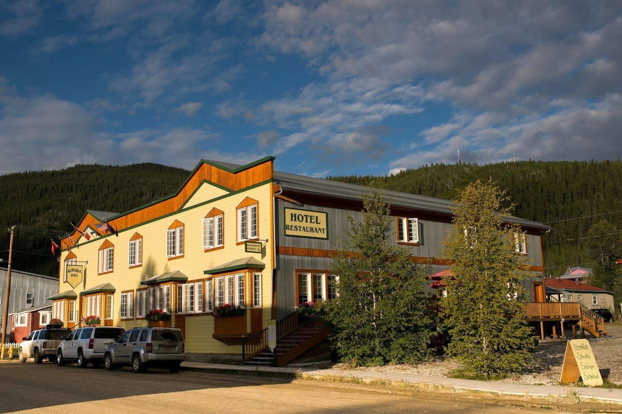 Aurora Inn Dawson City Exteriör bild